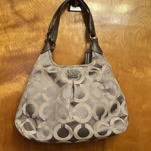 COACH.TAUPE/GRAY Op ART 21125. SHOULDER BAG. CLEAN! TWO HANGTAGS. 3 SECTIONS EUC
